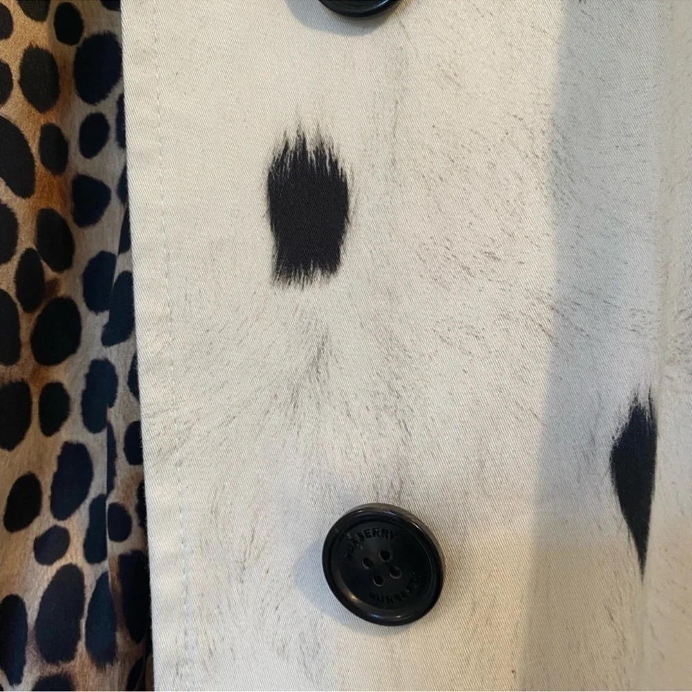 Burberry ANIMAL-PRINT COTTON-TWILL TRENCH COAT IN WHITE,BLACK,BROWN Size - Picture 13 of 16